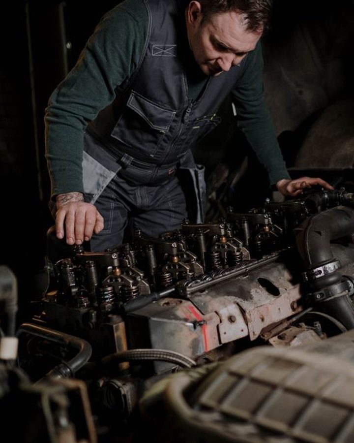 Machine Assembling Mechanic